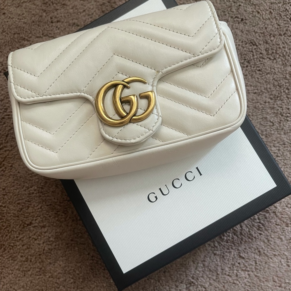 Gucci GG Marmont Matelasse Leather Super Mini
